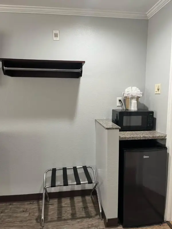 Laguna Inn and Suites 6