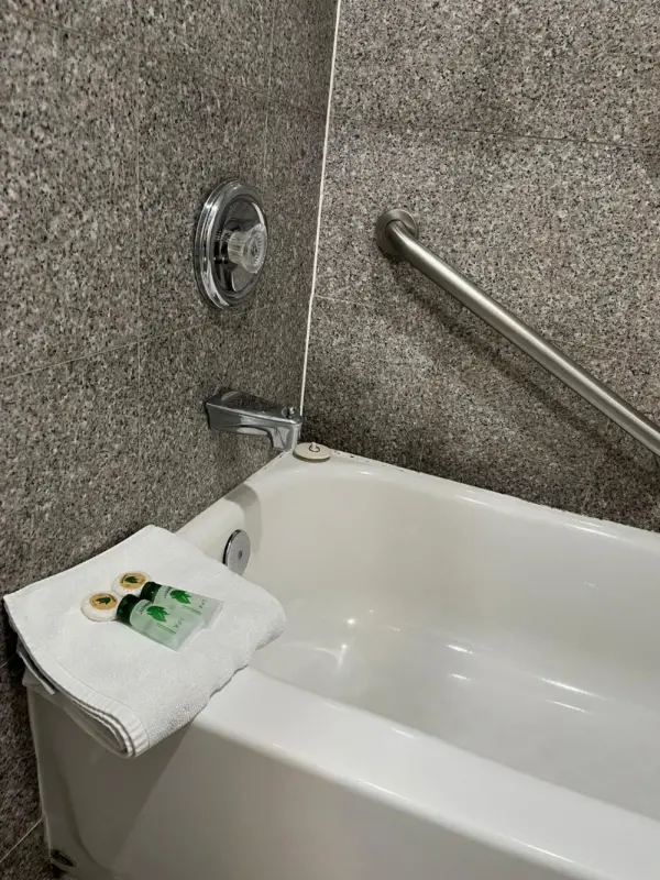 Laguna Inn and Suites 8